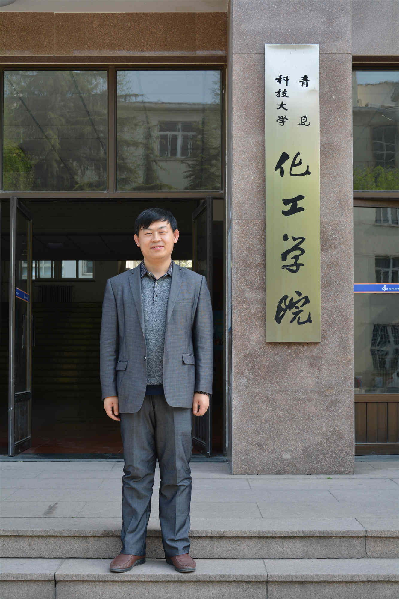        秦洪庆：做学生心目中最好的辅导员